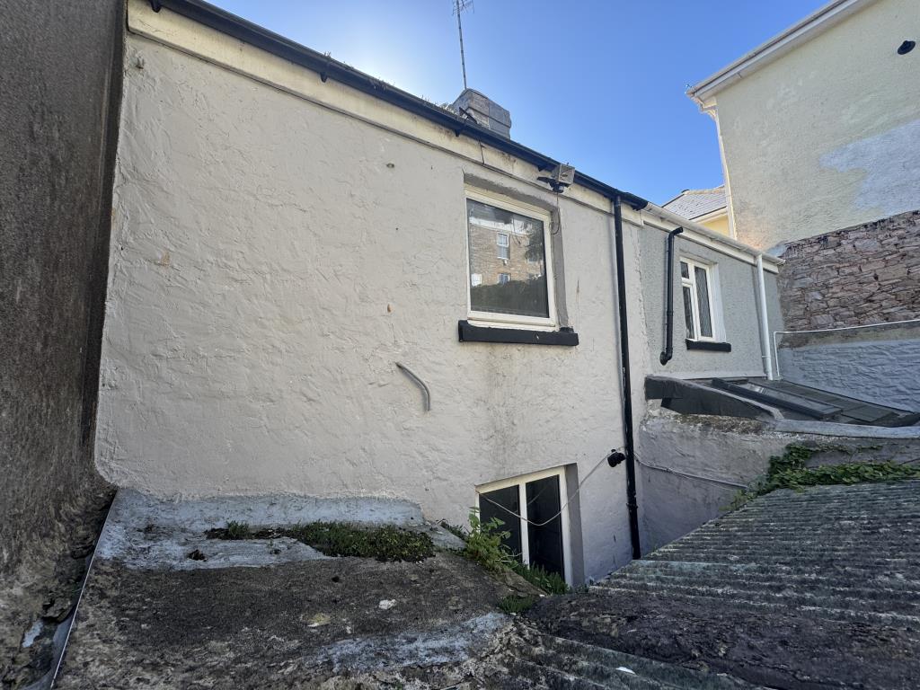 Lot: 130 - TWO-BEDROOM COTTAGE FOR IMPROVEMENT - Rear of the property